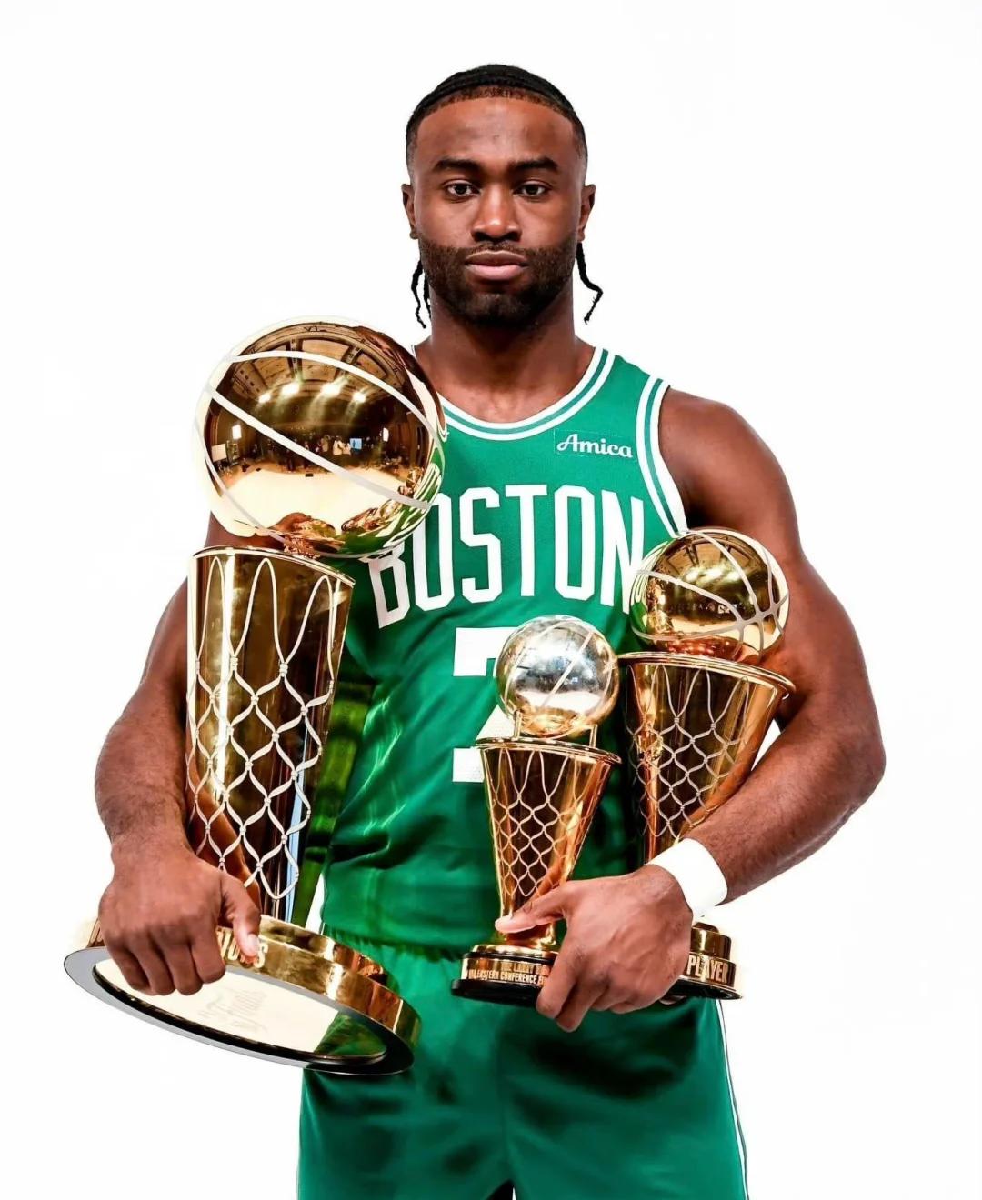 阿德里亚诺：感谢球迷还称我为皇帝；伊布是我合作过最强队友（阿德里亚诺：感谢球迷仍称我“皇帝”，伊布是我生涯最强队友）