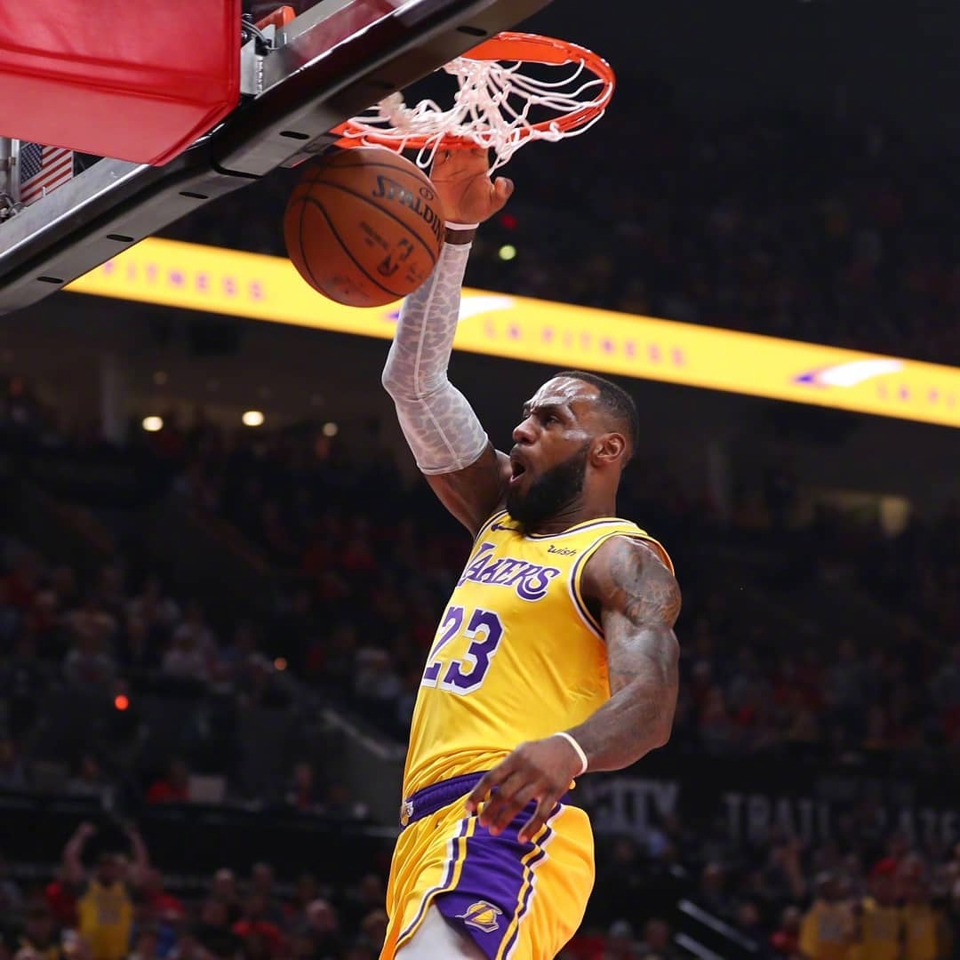 围绕着莱万与凯恩的转会传闻大家觉得拜仁会同意吗？（莱万与凯恩转会传闻四起，拜仁会同意放行吗？）